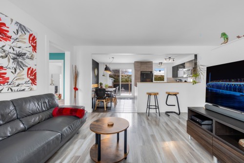 Salon - 777 Rue Des Plaines, Saint-Eustache, QC - Indoor Photo Showing Living Room