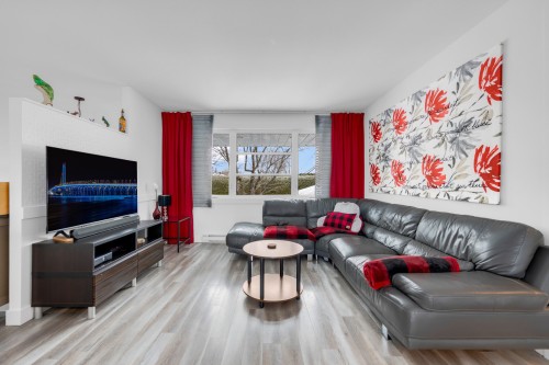 Salon - 777 Rue Des Plaines, Saint-Eustache, QC - Indoor Photo Showing Living Room