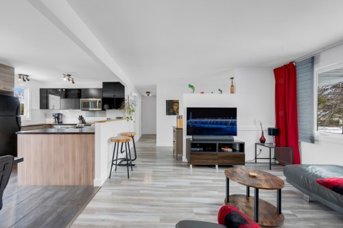 Salon - 777 Rue Des Plaines, Saint-Eustache, QC - Indoor Photo Showing Other Room