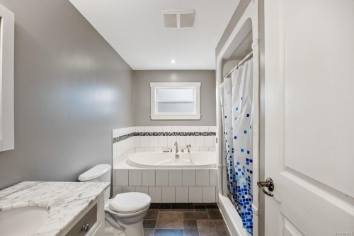3328 Third St, Cumberland, BC 