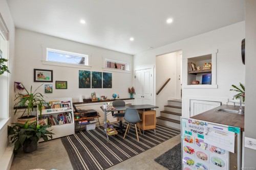 3328 Third St, Cumberland, BC 