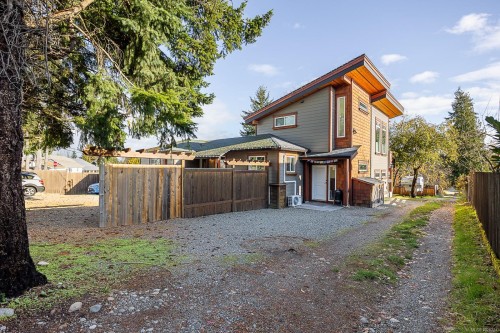 3328 Third St, Cumberland, BC 