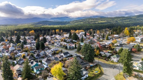 3328 Third St, Cumberland, BC 