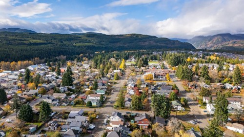3328 Third St, Cumberland, BC 