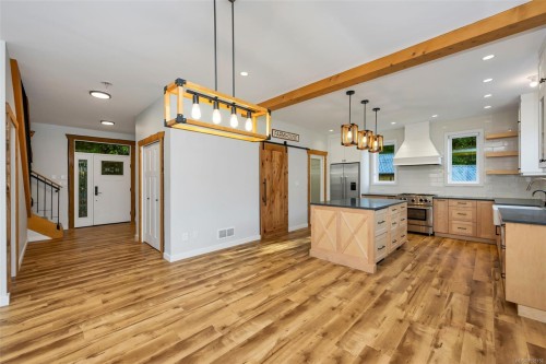 1696 Peerless Rd, Cobble Hill, BC 