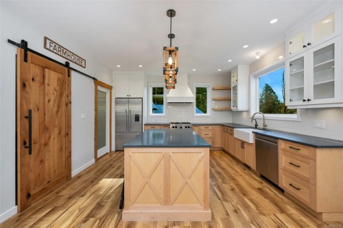 1696 Peerless Rd, Cobble Hill, BC 