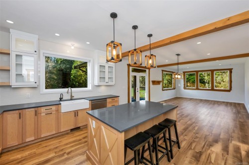 1696 Peerless Rd, Cobble Hill, BC 