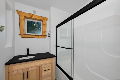 1696 Peerless Rd, Cobble Hill, BC 