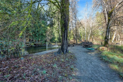 1696 Peerless Rd, Cobble Hill, BC 