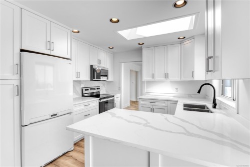 369 Trinity Dr, Nanaimo, BC 