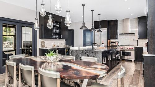 2328 Arthur Court, Kelowna, BC - Indoor Photo Showing Dining Room