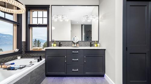 2328 Arthur Court, Kelowna, BC - Indoor Photo Showing Bathroom