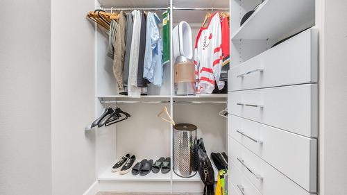 2328 Arthur Court, Kelowna, BC - Indoor With Storage
