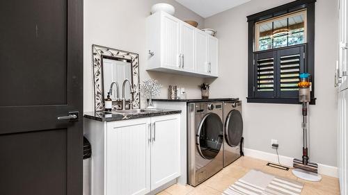 2328 Arthur Court, Kelowna, BC - Indoor Photo Showing Laundry Room