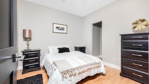 2328 Arthur Court, Kelowna, BC - Indoor Photo Showing Bedroom