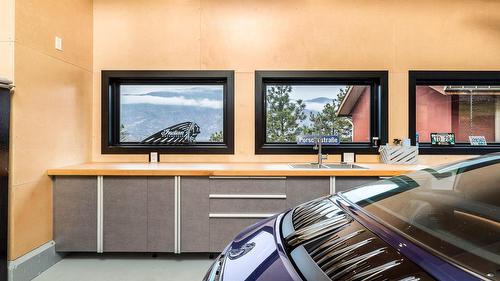 2328 Arthur Court, Kelowna, BC - Indoor