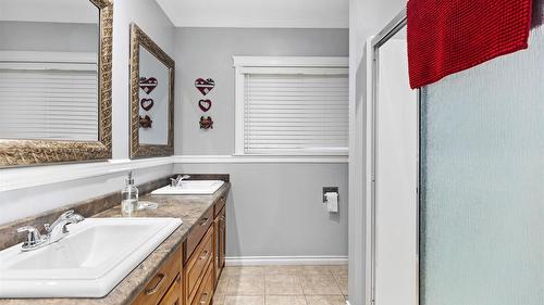 112 Walker Road, Clearwater, BC - Indoor Photo Showing Bathroom