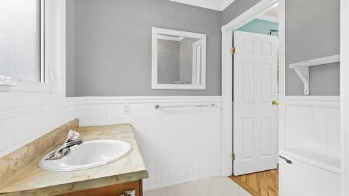 112 Walker Road, Clearwater, BC - Indoor Photo Showing Bathroom