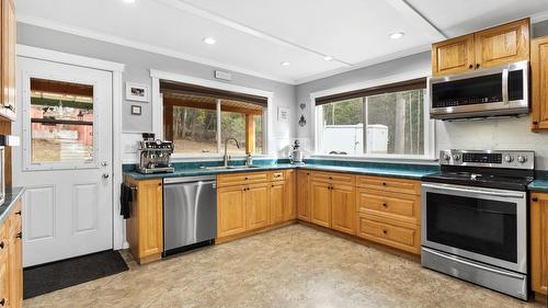 112 Walker Road, Clearwater, BC - Indoor Photo Showing Kitchen With Double Sink