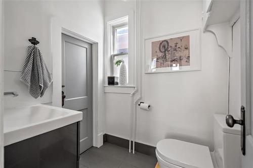 702 Beresford Ave, Winnipeg, MB 