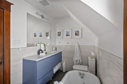 702 Beresford Ave, Winnipeg, MB 