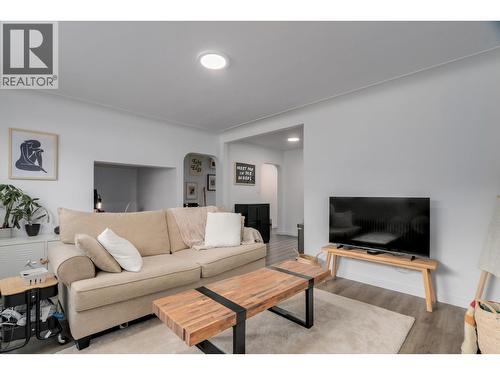 3755 Cambie Street, Vancouver, BC - Indoor Photo Showing Living Room