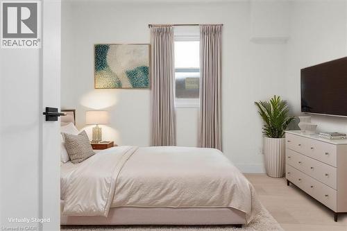 215 Ray Street N, Hamilton, ON - Indoor Photo Showing Bedroom