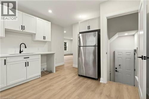 1012 North Shore Boulevard E, Burlington, ON - Indoor Photo Showing Kitchen