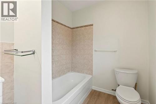 1012 North Shore Boulevard E, Burlington, ON - Indoor Photo Showing Bathroom