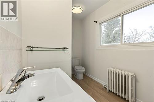 1012 North Shore Boulevard E, Burlington, ON - Indoor Photo Showing Bathroom