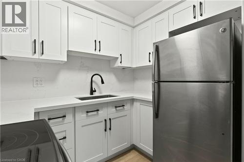 1012 North Shore Boulevard E, Burlington, ON - Indoor Photo Showing Kitchen