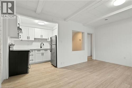 1012 North Shore Boulevard E, Burlington, ON - Indoor Photo Showing Kitchen