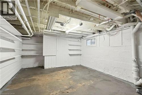 1012 North Shore Boulevard E, Burlington, ON - Indoor Photo Showing Garage