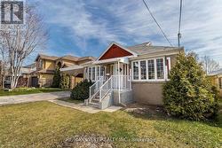 7 HIGHLAND HILL  Toronto, ON M9A 2P7