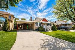 7 HIGHLAND HILL Toronto, ON M9A 2P7