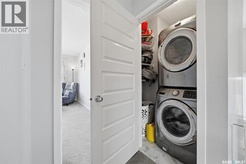 394 Hassard Close, Saskatoon, SK - Indoor Photo Showing Laundry Room