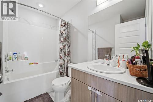 394 Hassard Close, Saskatoon, SK - Indoor Photo Showing Bathroom