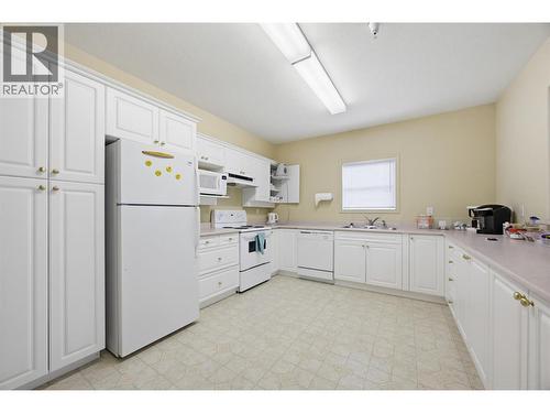 120 Vernon Avenue Unit# 312, Kamloops, BC - Indoor Photo Showing Kitchen With Double Sink