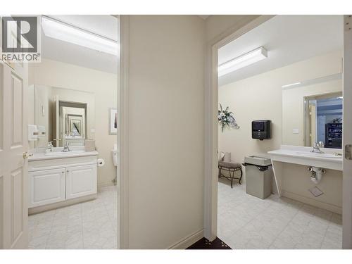 120 Vernon Avenue Unit# 312, Kamloops, BC - Indoor Photo Showing Bathroom