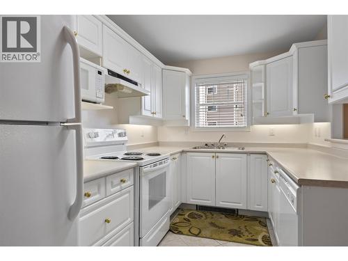 120 Vernon Avenue Unit# 312, Kamloops, BC - Indoor Photo Showing Kitchen With Double Sink