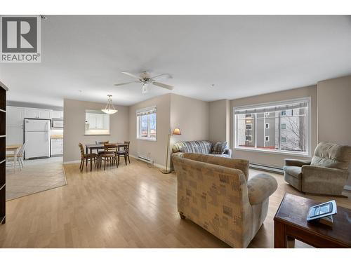 120 Vernon Avenue Unit# 312, Kamloops, BC - Indoor Photo Showing Living Room