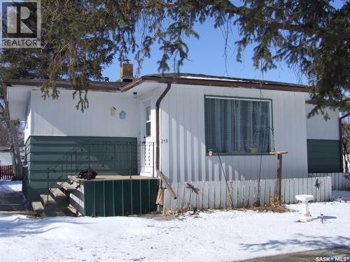 218 1St Street E, Leader, SK - Outdoor