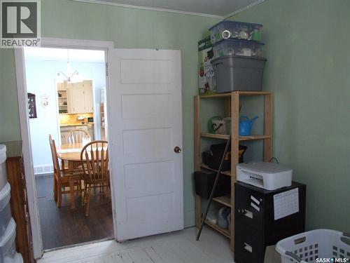 218 1St Street E, Leader, SK - Indoor