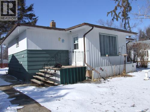 218 1St Street E, Leader, SK - Outdoor