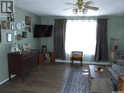 218 1St Street E, Leader, SK - Indoor