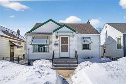 812 GOULDING ST  Winnipeg, MB R3G 2S7