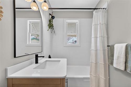 812 Goulding St, Winnipeg, MB 