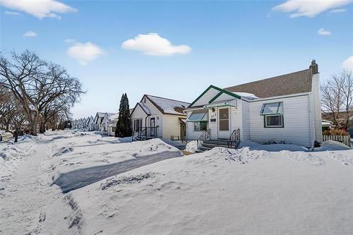 812 Goulding St, Winnipeg, MB 