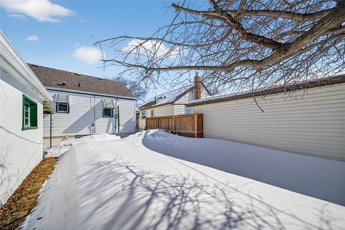 812 Goulding St, Winnipeg, MB 