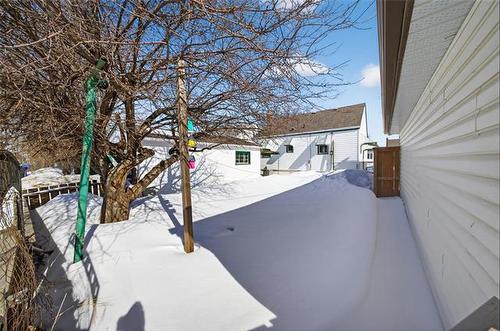 812 Goulding St, Winnipeg, MB 